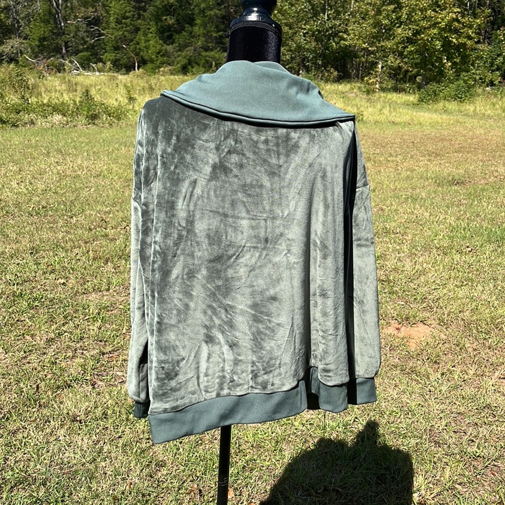 Summersalt Drapey collar Hunter green velour feel 1/2 zip pullover. Size 1XL - Picture 4 of 6